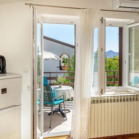 Double Jasna With Sea View Gostinjska kuća